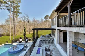 Lakefront Oasis - Image 4