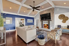 Lakefront Oasis - Image 3