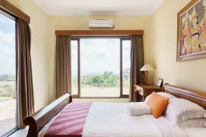 Renovated Calming Villa with Pool & Panoramic View - Image 2