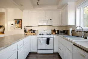 Spacious. Fully Equipped. Best Location. - Image 5