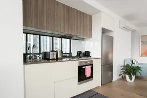 Modern Magic on the Yarra with Resort Amenities - Image 3