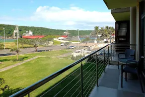 Walk to Bars and Beaches Luxury Apartment With a Harbor View - Image 4