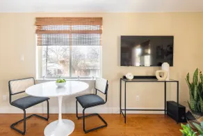 Spacious Retreat in East Downtown - Image 2
