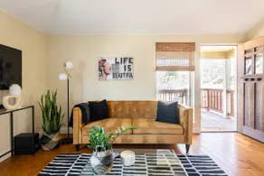 Spacious Retreat in East Downtown - Image 4