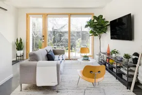 Modern Guesthouse in Portland's Central Eastside - Image 2