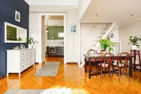 Classical Apartment with Large Balcony Close to Chain Bridge - Image 5