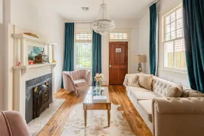 Elegant Renovated House With Relaxing Courtyard - Near FQ - Image 3