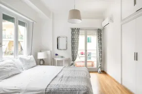 Walk to The Acropolis From a Bright Koukaki Flat - Image 2