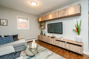 Spacious One Bedroom Queen Bed Inner City Stay - Image 5