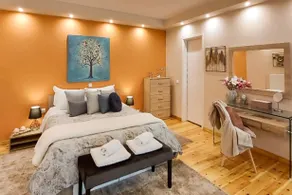 Unique, Stylish Studio near Beaches - Image 2