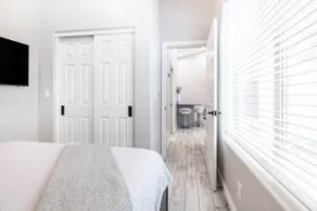 Bourbon-Style Bungalow Centrally-Located Near Airport - Image 2