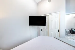 Bourbon-Style Bungalow Centrally-Located Near Airport - Image 3