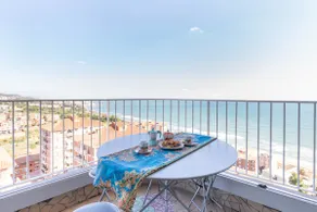 Apartment with Stunning Sea Views & Hills - Image 2