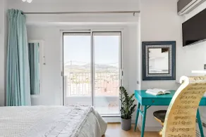 Apartment with Stunning Sea Views & Hills - Image 5