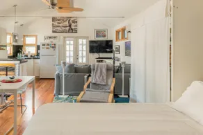 Modern Upper Level Apartment Minutes from Downtown - Image 5