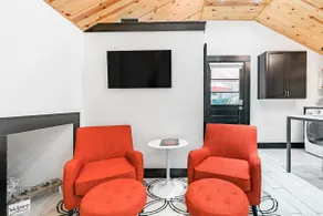 Socozyluxe Cottage in Uptown / Oak Lawn - Image 4