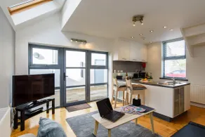 Cloudstream Joy - Relax in the City | 2 Bed Duplex House w/Hot Tub - Image 3