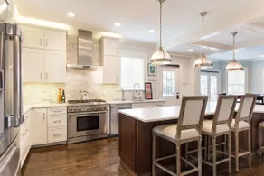 Queen Anne Victorian in Excellent Location - Image 2