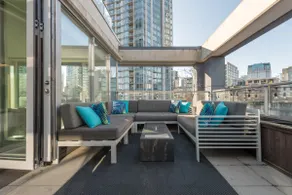 One-of-a-kind Luxury Penthouse w/ private hot-tub - Image 2