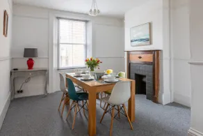 Old Town Apartment, Bright & Airy, Slees 6 - Image 5