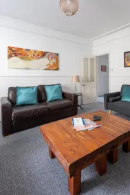 Old Town Apartment, Bright & Airy, Slees 6 - Image 4