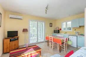 casa en piscina y cancha de tenis - Image 2