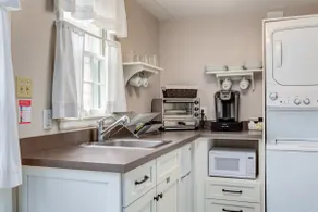 Private 530sqft Family Friendly Suite - Image 3