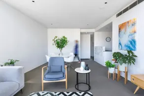 Penthouse Apartment in 5 Star Realm Precinct - Image 2