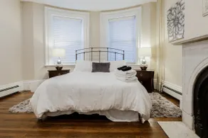 Victorian Charm, Modern Style w/Private Entrance - Image 2