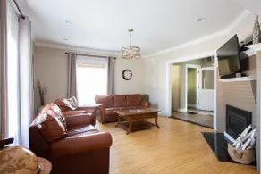 Uptown Luxury Home | Great for Groups/Executives - Image 2
