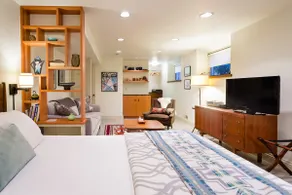 Hawthorne/Division Beautiful Suite - Image 2