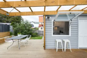Kangaroo Bay Cottage - Close to City, Shops, Beach - Image 2