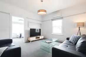 Kangaroo Bay Cottage - Close to City, Shops, Beach - Image 3