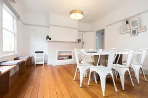 Kangaroo Bay Cottage - Close to City, Shops, Beach - Image 4