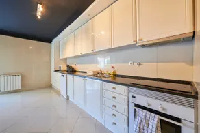 Fantastic charming central apt w\ terrace&parking - Image 3