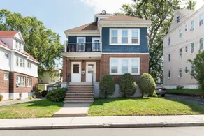 Grand 2BR Sleeps 6 • Boston • Airport & Beaches - Image 2