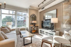 LAKESIDE URBAN INN . . . truly a HIDDEN GEM on the LAKE in Downtown Tualatin!!! - Image 5