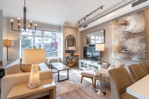 LAKESIDE URBAN INN . . . truly a HIDDEN GEM on the LAKE in Downtown Tualatin!!! - Image 4