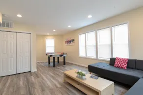 Urban Chic 4BR Perfect for Families-w/Parking! - Image 3