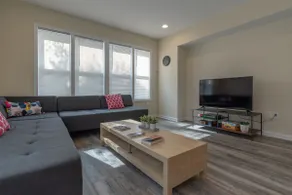 Urban Chic 4BR Perfect for Families-w/Parking! - Image 2