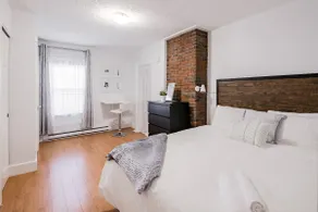 South end downtown central suite-parking included - Image 2