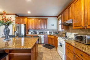 Beautiful house near Columbia Gorge - Image 3