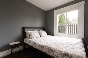 Charming 2 Bedroom Apartment - Image 4