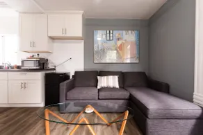 Charming 2 Bedroom Apartment - Image 2
