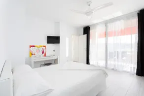 THE WHITE HEART HOUSE – ATTIC SEA VIEW - Image 3