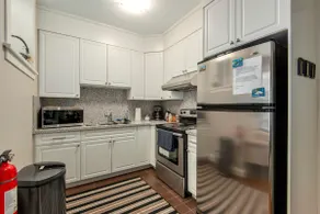 Stylish guest suite in the HEART of West Vancouver - Image 3