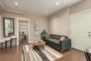 Stylish guest suite in the HEART of West Vancouver - Image 2