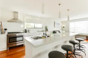 Back Beach House - Image 5