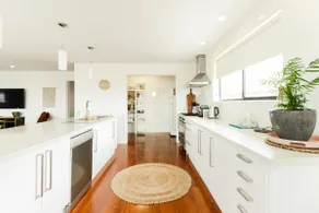 Back Beach House - Image 3