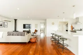 Back Beach House - Image 4